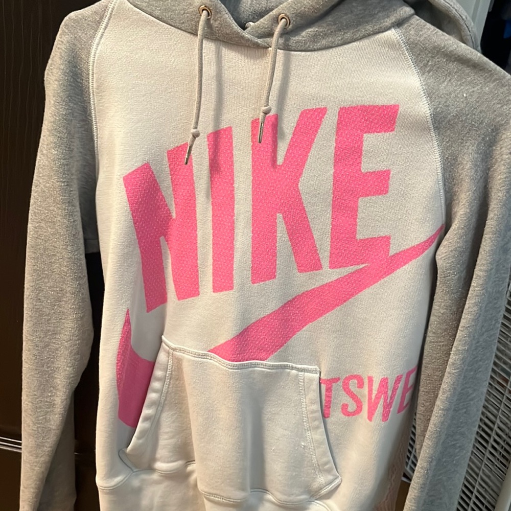 Nike sweatshirt women’s small. Grey and pink